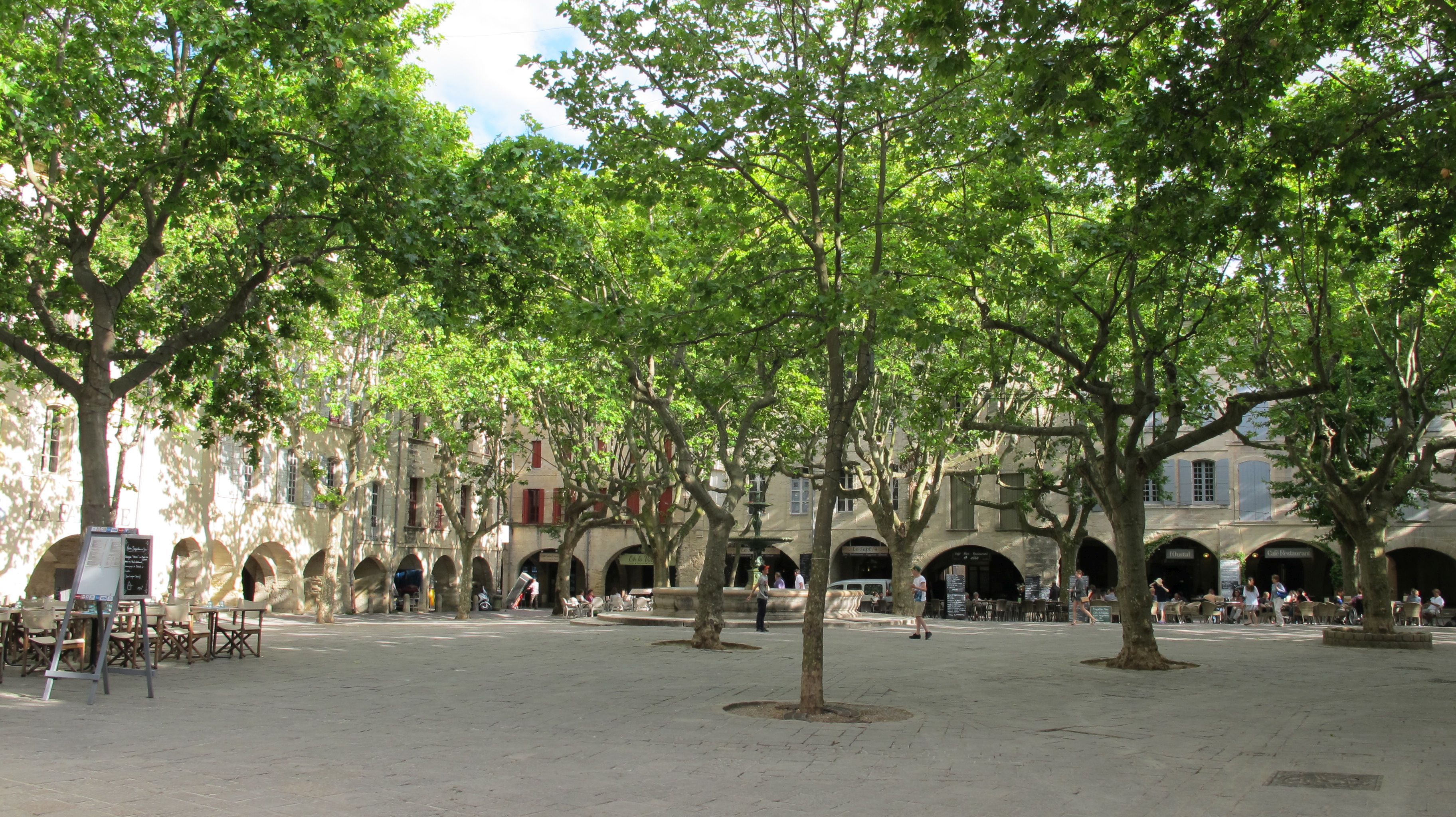 Uzes_1